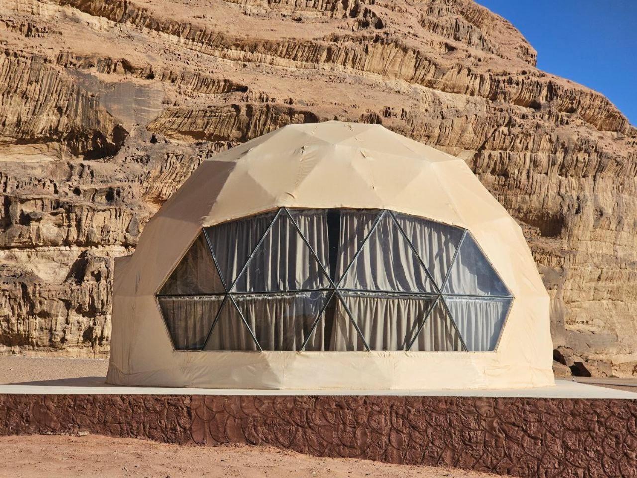 Wadi Rum Oscar Camp Exteriör bild